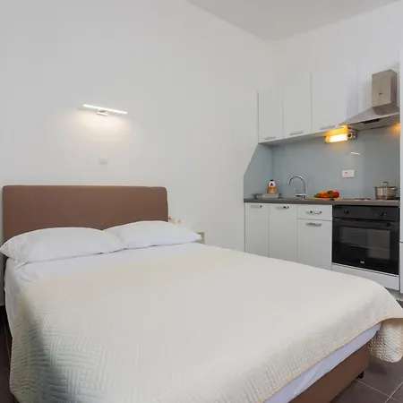 Studio Apartman Maris Kastel Stari Exterior photo