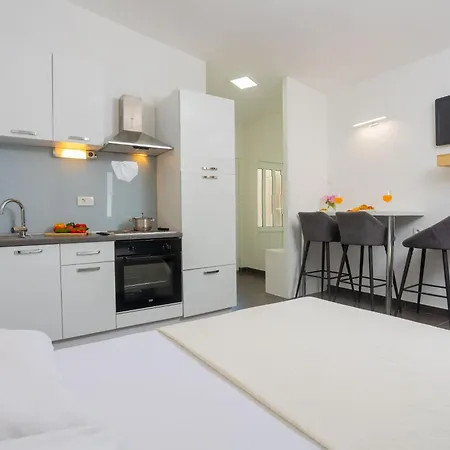 Studio Apartman Maris Kastel Stari Exterior photo