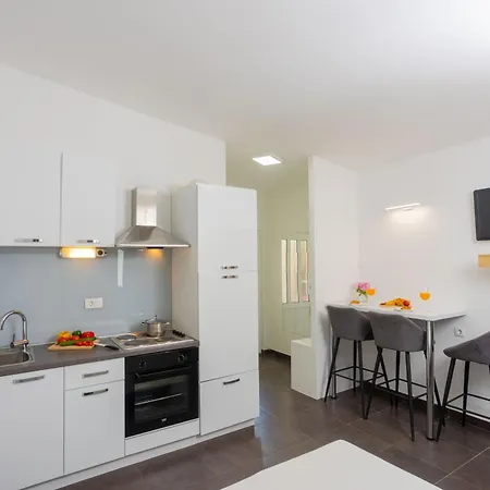 Studio Apartman Maris Kastel Stari Exterior photo