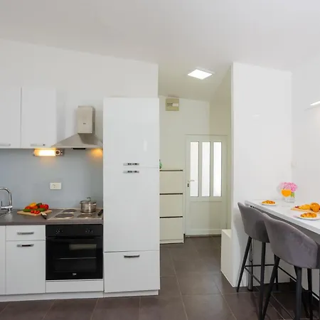 Studio Apartman Maris Kastel Stari Exterior photo